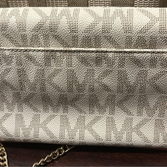 MK clutch